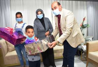 مؤكدا دعم قضيته.. محافظ أسوان...