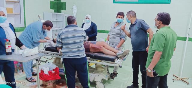 رئيس المدينة يطمئن علي المصابين