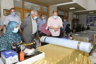 محافظ أسيوط يوزع ماكينات خياطة...