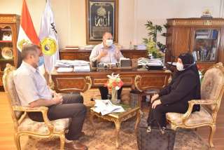 محافظ أسيوط يعلن توفير الأسمدة...