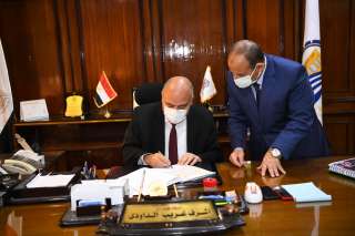محافظ قنا يعتمد نتيجة الشهادة...