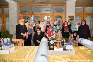 محافظ أسيوط يوزع أفران منزلية...