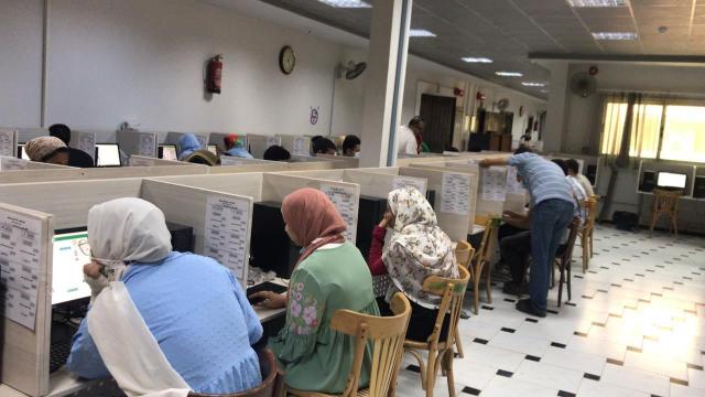 تطبيق منظومة الاختبارات الإلكترونية الجديدة بكلية العلاج الطبيعي ببني سويف