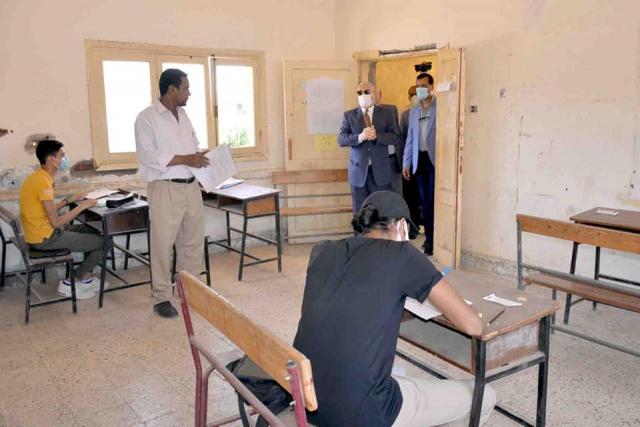 محافظ الأقصر تفقد لجان امتحانات الثانوية العامة .