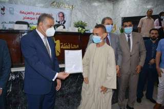 وزير القوى العاملة ومحافظ سوهاج...
