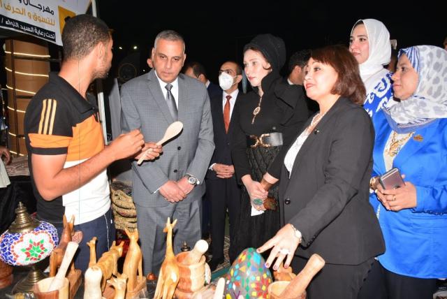 محافظ سوهاج يفتتح مهرجان ومعرض الحرف التراثية