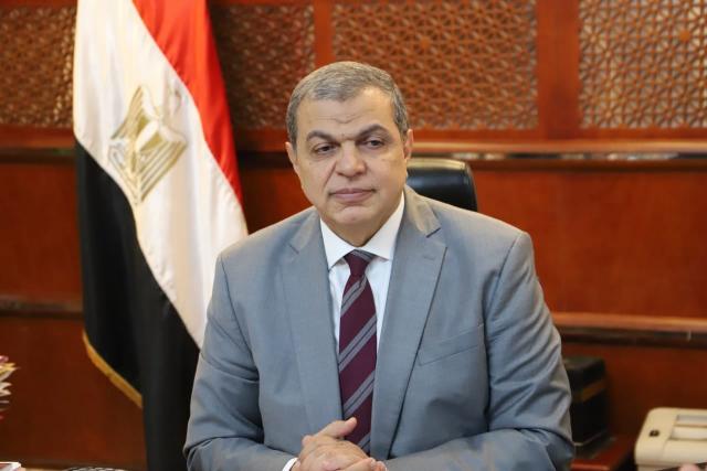 محمد سعفان ، وزير القوى العاملة ،