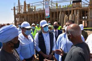 الجزار وعطية يتفقدان مشروع الصرف...