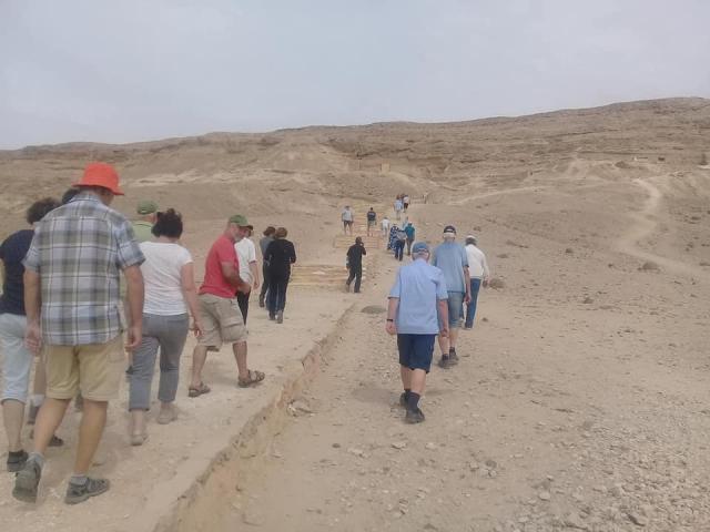 -وفود سياحية