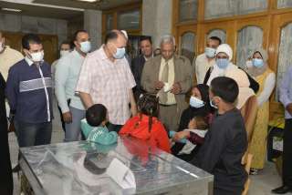 محافظ أسيوط يوزع 24 فرن منزلية...