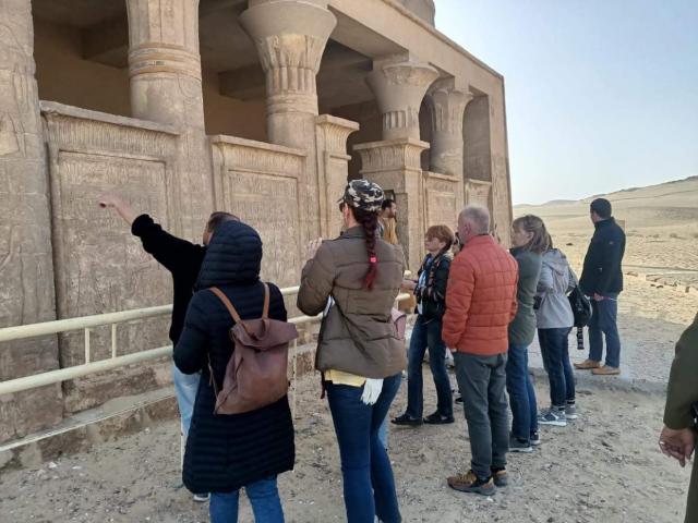 الوفد السياحي الأجنبي