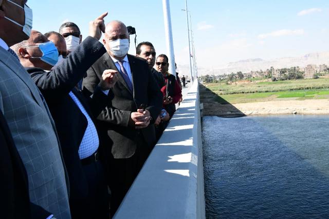 وزير النقل ومحافظ قنا