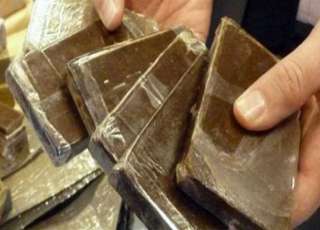 ضبط عاطل بحوزته طربتي حشيش...