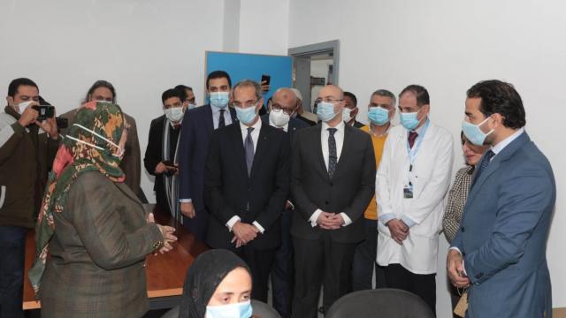 وزير الاتصالات ومحافظ بني سويف يتفقدان وحدة التشخيص عن بعد بالمستشفى التخصصي ومركز مبيعات الشركة المصرية
