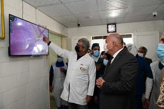 محافظ قنا يفتتح أول وحدة للمناظير الجراحية