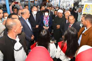 وزيرة الثقافة ومحافظ قنا يفتتحان...