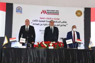 وزير القوى العاملة ومحافظ قنا...