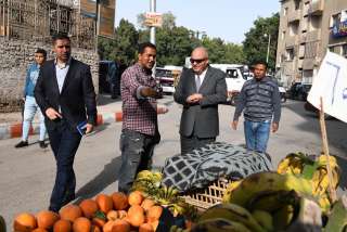 سيرًا على الأقدام..  جولة مفاجئة...