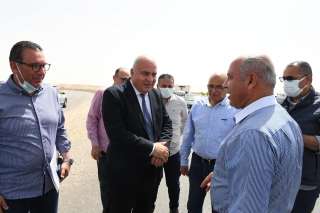 الوزير والداودي يتفقدان مسار القطار...