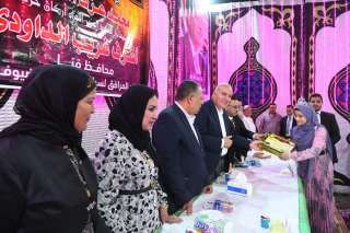 محافظ قنا يكرم ٧٠ من...