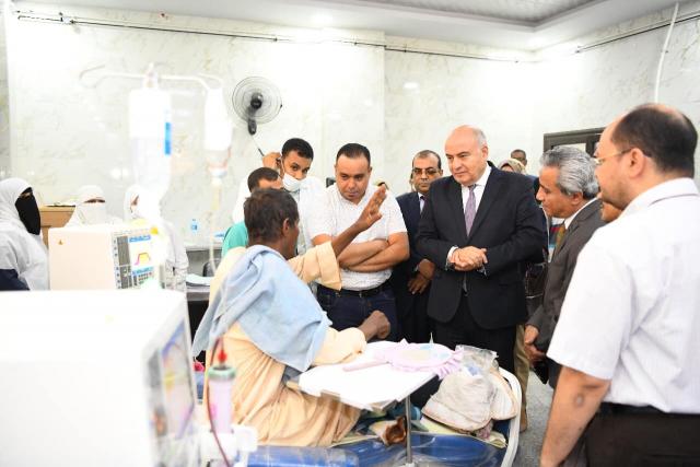 .محافظ قنا يفتتح وحدة للغسيل الكلوي