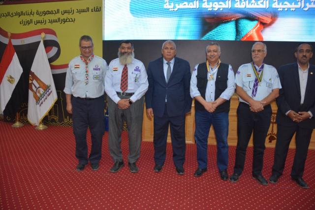محافظ الوادي الجديد يستقبل وفد الكشّافة الجوية