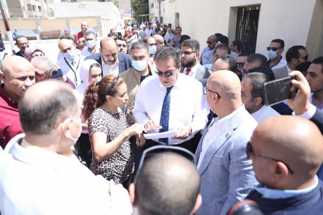 جولة وزير الصحة ومحافظ أسيوط