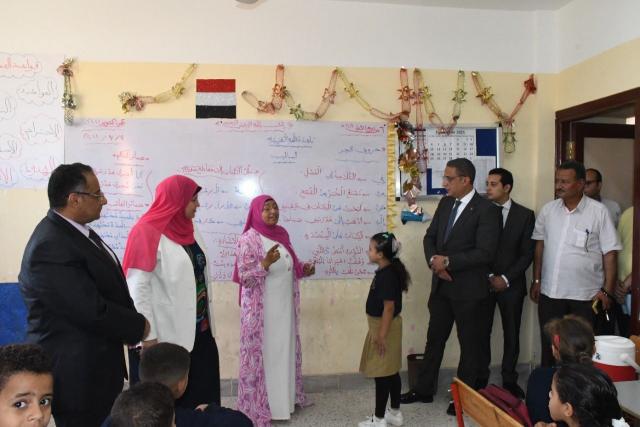 محافظ الفيوم يتفقد عدداً من المدارس