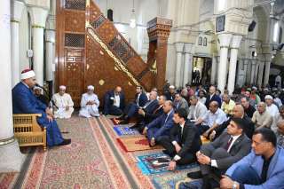 محافظ قنا يشهد الاحتفال بالمولد...