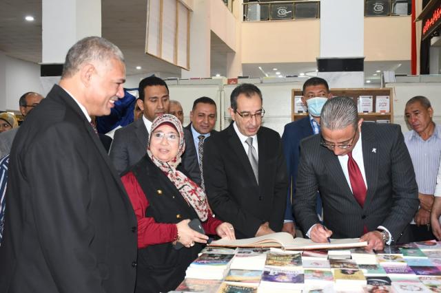 معرض الكتاب الجامعي