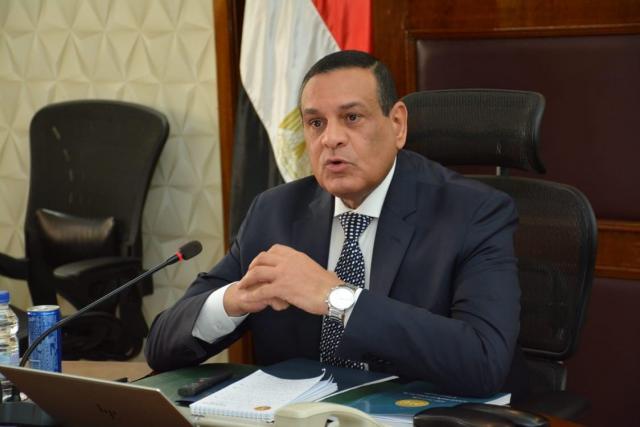 وزير التنمية المحلية خلال الاجتماع