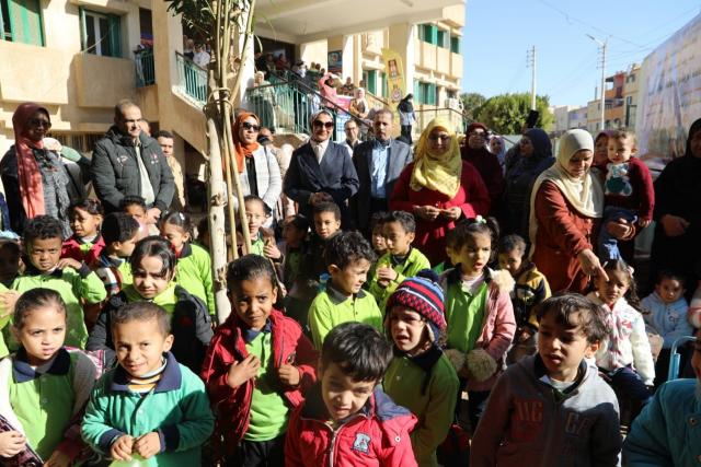 نائب محافظ الوادي الجديد تتابع أعمال الحملة القومية للتطعيم ضد شلل الأطفال