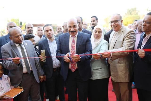 محافظ أسوان يفتتح معرض أهلاً رمضان