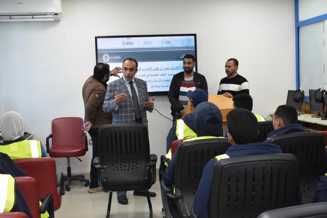 نائب محافظ المنيا  أثناء التدريب