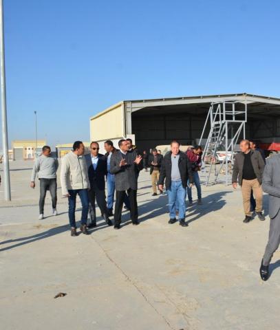 وزير التنمية المحلية يتفقد مصنع تدوير المخلفات