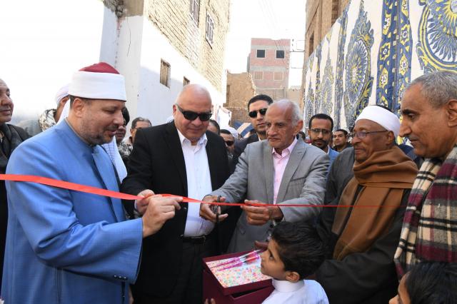 محافظ قنا يفتتح المسجد العتيق
