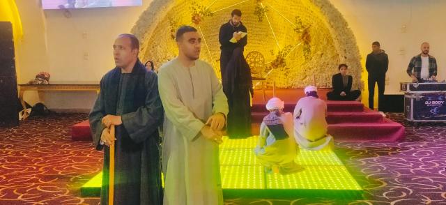 مسرحية " قصاصات من ورق "