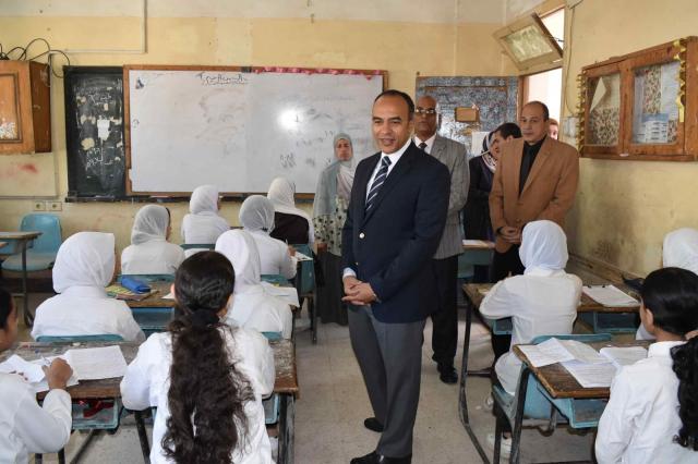 نائب محافظ المنيا يتابع الامتحانات