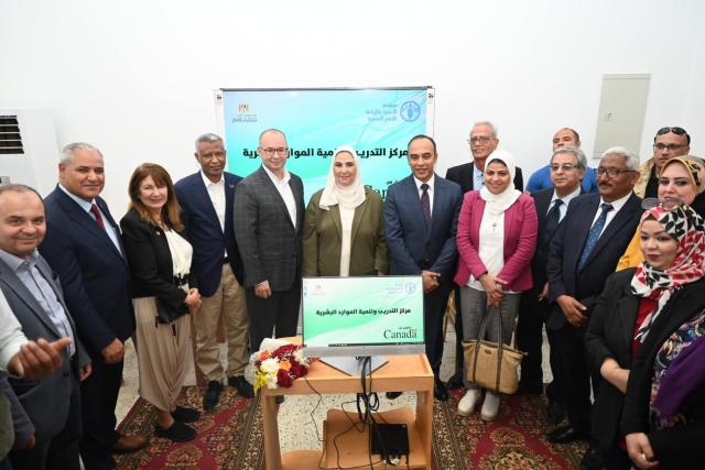 وزيرة التضامن الاجتماعي ونائب محافظ المنيا
