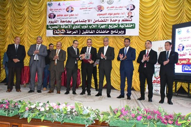محافظ الفيوم ورئيس الجامعة خلال الاحتفالية