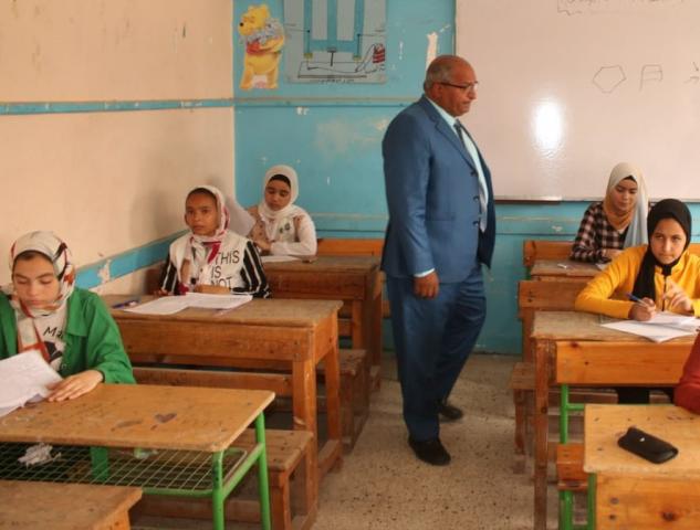 وكيل الوزارة يتفقد الامتحانات