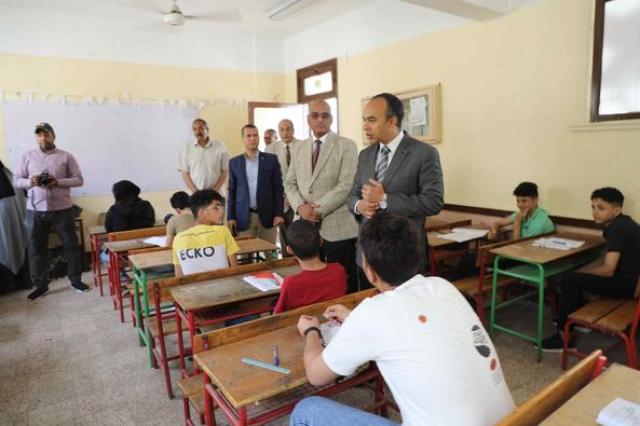 نائب محافظ المنيا يتفقد الامتحانات