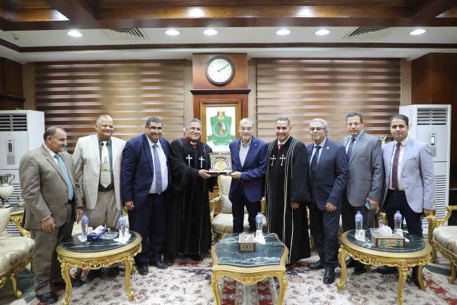 محافظ المنيا يستقبل وفد مجمع مشيخة المنيا الإنجيلي