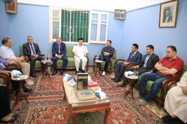محافظ سوهاج يؤدى واجب العزاء