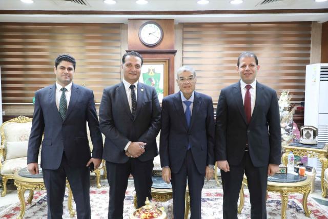 محافظ المنيا يكرم رئيس هيئة الرقابة الإدارية