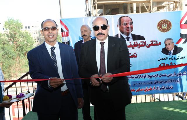 محافظ أسوان يفتتح ملتقى التوظيف الرابع
