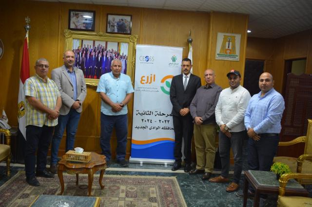 محافظ الوادي الجديد يلتقي بوفد - مبادرة " ازرع "
