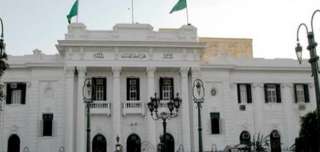 غلق مزلقان قرية المعصرة بالمنيا...