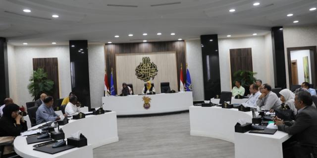نائب محافظ أسوان خلال الاجتماع