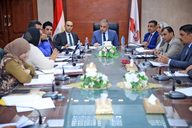 محافظ سوهاج خلال الاجتماع